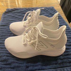 New Balance Fresh Foam Roav all white - size 9